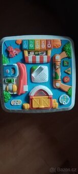 Pejskův stoleček od Fisher Price