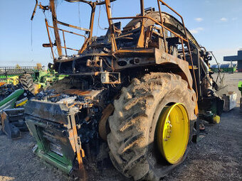 Sklízecí řezačka John Deere 8600