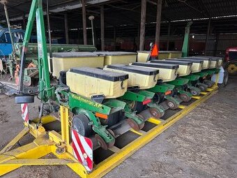 Secí stroj na kukuřici John Deere MaxEmerge XP