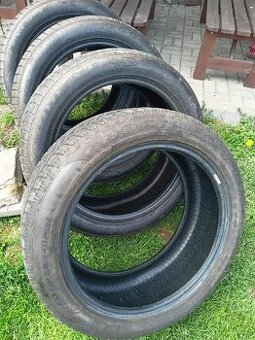 275/45 R21