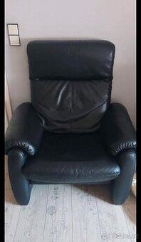 Křeslo relaxační polohovací kožené černé.