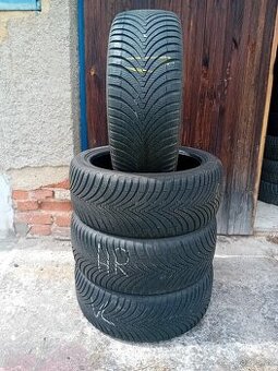 225/40R18 97Y