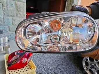 Levé přední světlo Volkswagen Golf 4