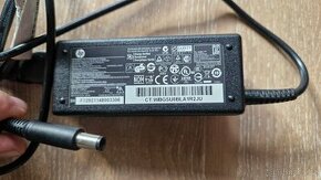 HP ORIGINAL napájecí zdroj - 1