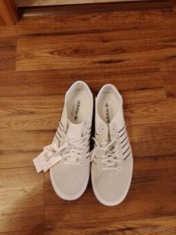 Pánské boty Adidas Delpala, velikost 47, bava bílá.
