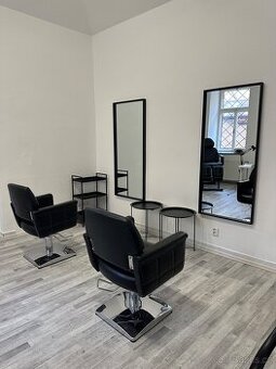 Pronájem kadeřnického křesla a manikúru/prdikuru