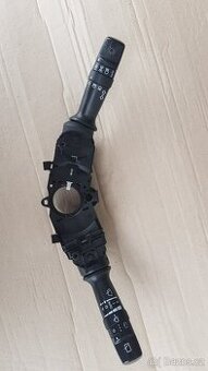 páčky pod volant a ovládání světel, s automatickými světly