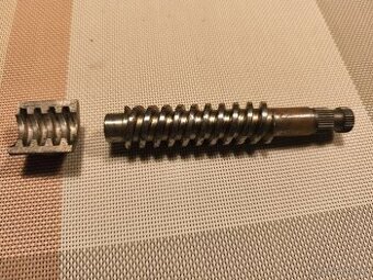Škoda 1000 MB šnek + matice řízení