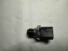 ČIDLO TLAKU PALIVA - 04L 906 054 E