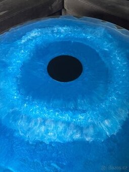 Stůl z epoxidu – unikátní ruční výroba