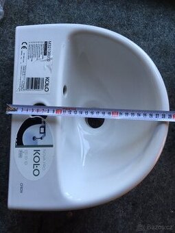 Umyvadlo starší zachovalý