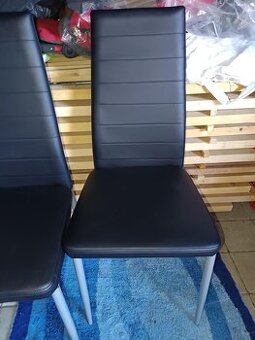 Prodám 4kusy černých nových židlí 1499,-