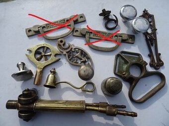 Mosazné drobnosti .