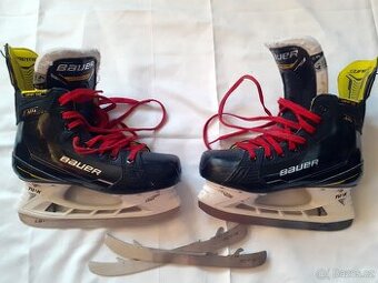 Hokejové brusle Bauer Supreme M4, fit 3, velikost 4,5