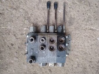 Hydraulický rozvaděč 3 sekce