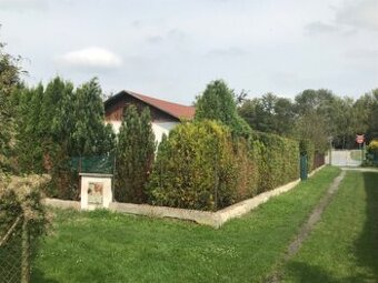 K prodeji zděná chata Nymburk.