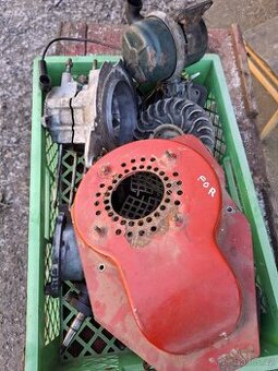 Dvoutaktni motor na díly tera vari