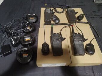 4x vysílačka Motorola MOTOTRBO™ DP1400 UHF analog