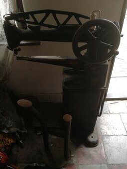 Obuvnicky šicí stroj persy III