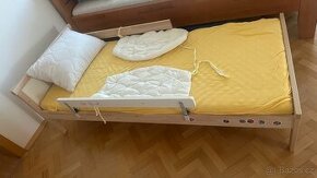 Dětská postel 140/70 s madraci + zabrany
