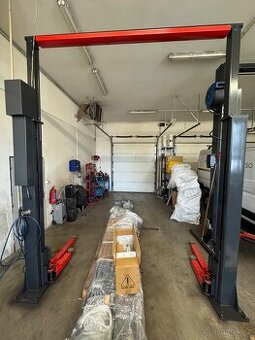 Hydraulický bezpřejezdový dvousloupový zvedák ZTS Lytomyšl