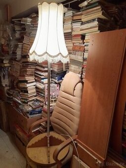 Prodám starou velkou podlahovou lampu chromovaná noha dole - 1