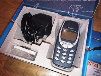 Nokia 3310 v původním balení, perfektní stav.