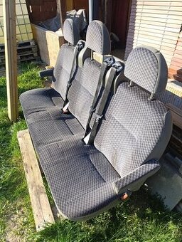 Druhá řada sedaček Ford transit