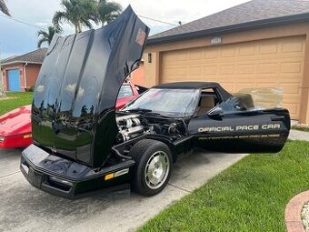 1986 chevrolet corvette c4 official pace car