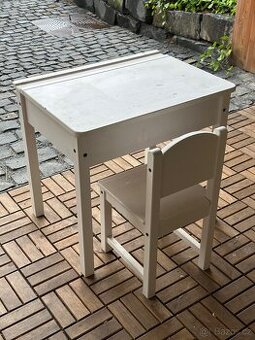 Malý spací stolek IKEA
