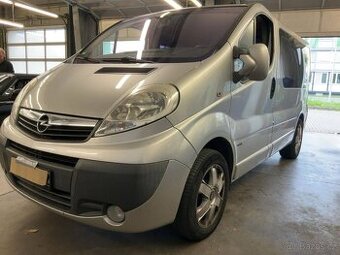 Opel Vivaro 2.5CDTI 107kW Cosmo,8.míst,tažné,serviska,Klima.
