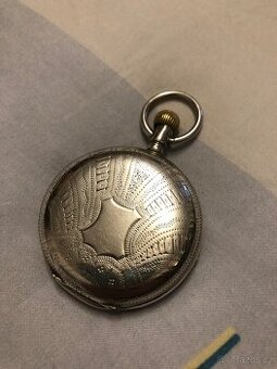 Stříbrné třipláštové kapesní hodinky jdoucí - 1