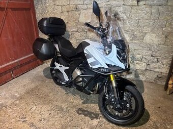 Prodám CF MOTO 650 MT