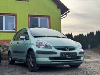 Honda jazz 1.4i, najeto 112 tisíc km. Dvě sady kol.