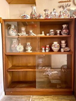 Retro knihovna z masivu 60. léta