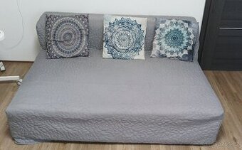 Menší sedačka, gauč