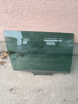 Škoda Octavia 3 zadní sklo dveří