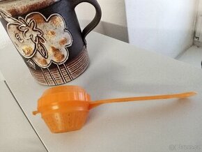 Nevyužitý keramický hrnek + zdarma sítko na čaj_SLEVA