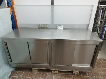 Nerezový stůl kuchyňský, dvířka, police, zásuvky 230V, 200cm