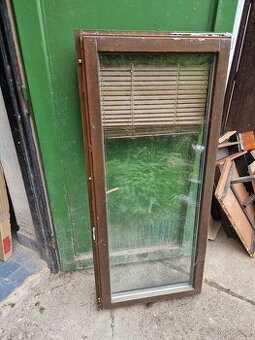 Prodám dvě dřevěná okna.