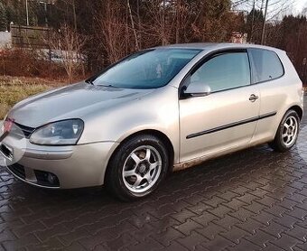 VW Golf 5 1.4 benzin 55 KW. Rok 2007. Nová STK. Klima…