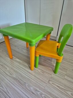 Dětský stoleček a židlička