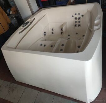 Vířivka Caretta - nefunkční topení