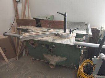 Kombinovaný stroj pila a spodní fréza - 1