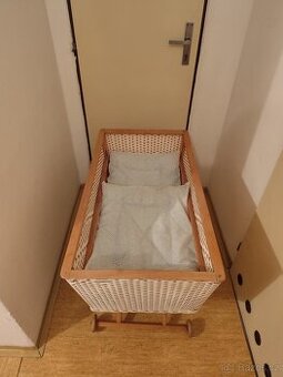 Stará kolébka pro miminko - 1