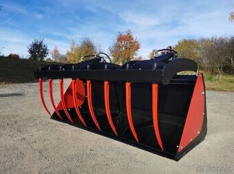 LOPATA S PŘIDRŽOVAČEM MASIVNÍ