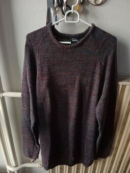 Dámský tmavý dlouhý svetr