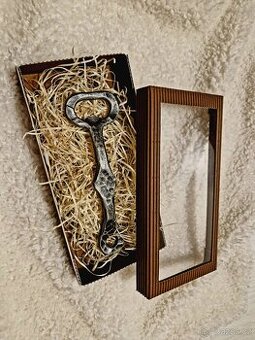 Kovaný otvírák na pivo v dárkové krabičce