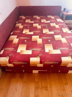 Čalouněná postel s úložným prostorem