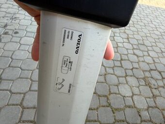 Příčníky na střešní box Volvo V90